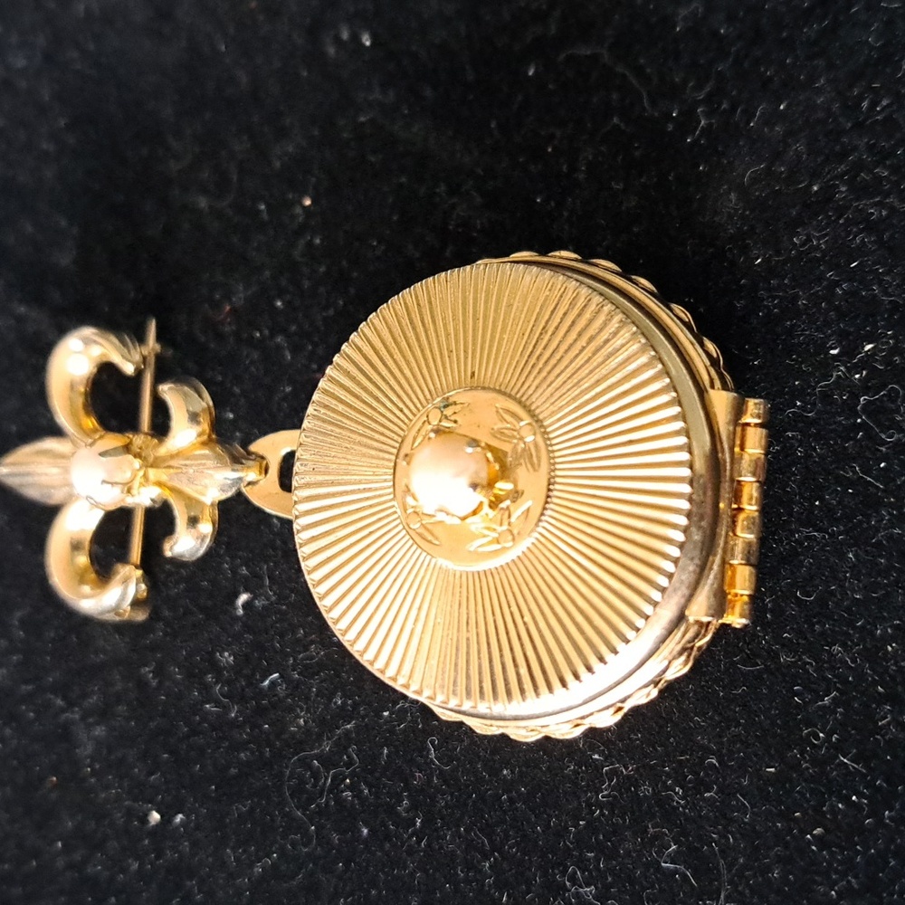 Vintage Coro Pegasus Faux Pearl Locket Pin/Broach